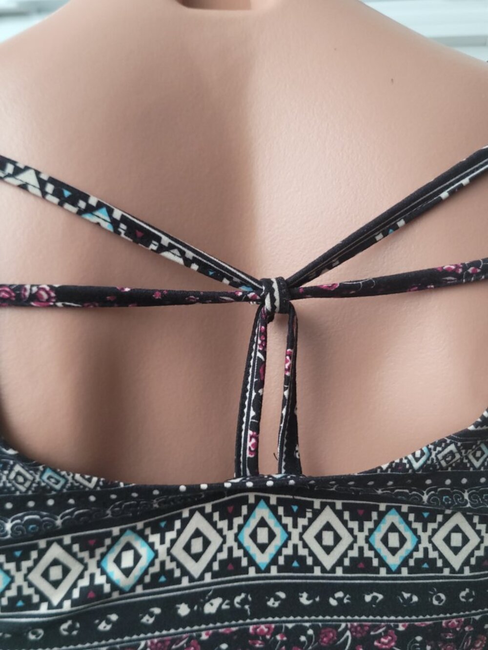 Geometric Print Ribbon Backless Slim Fit T-shirts - Picture 3 of 6